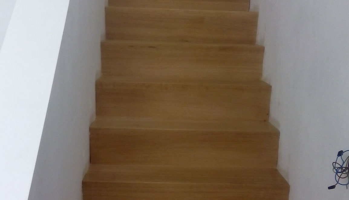 houten trap langs voor